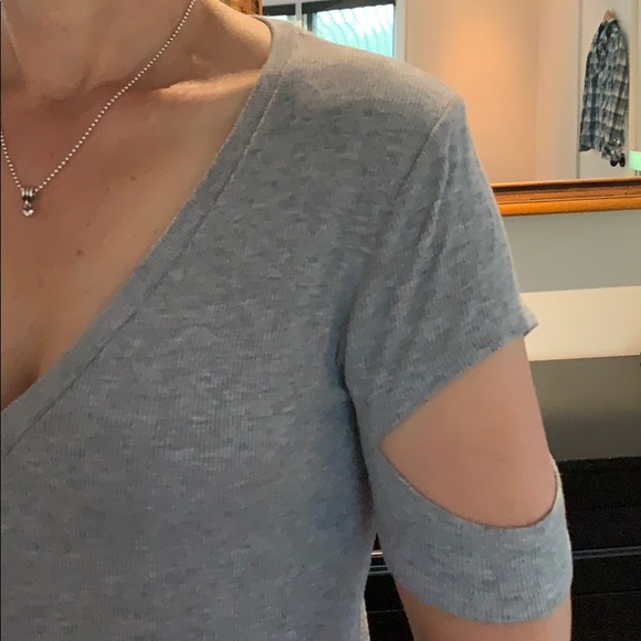 Boutique bought grey t-shirt - Picture 2 of 4